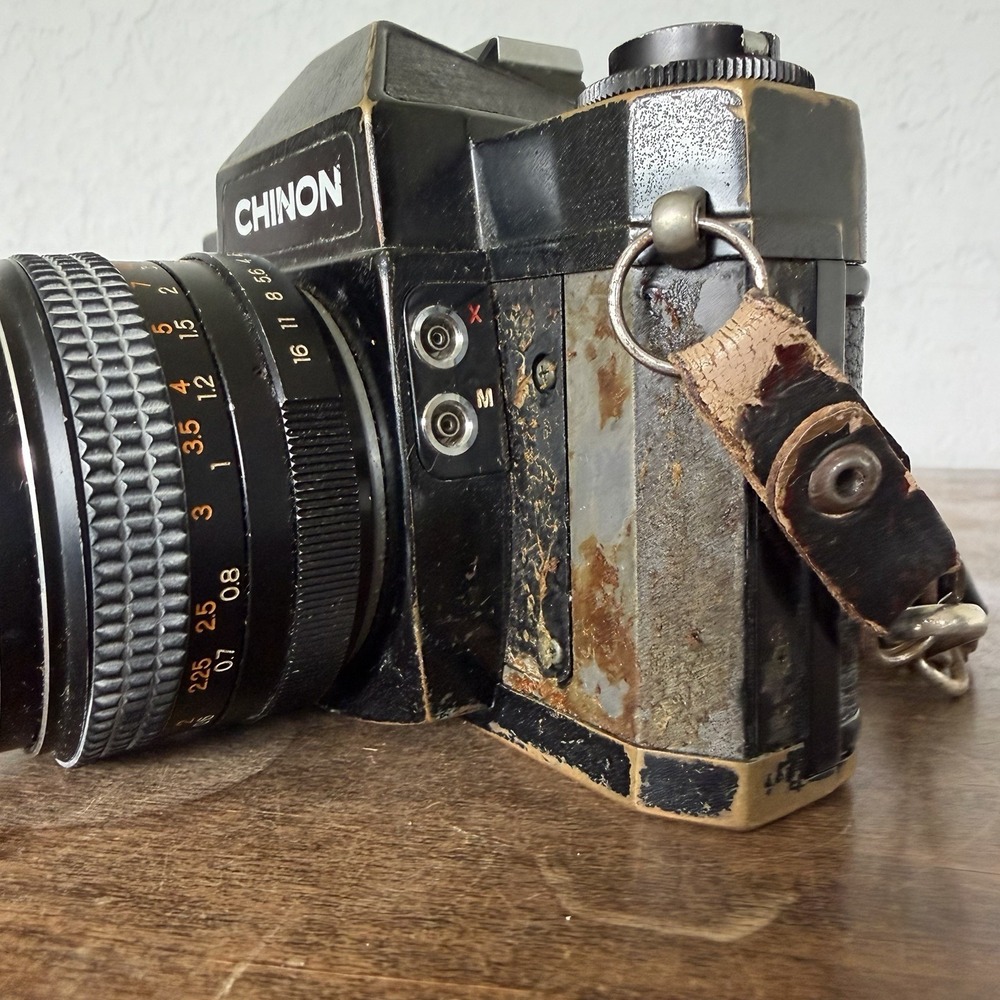 Vintage 1979 CHINON 35mm Film SLR Camera with 50mm f/1:1.7 - Untested Body Lens - Picture 4 of 7